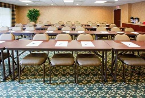 фото отеля Holiday Inn Express Hotel & Suites Concord