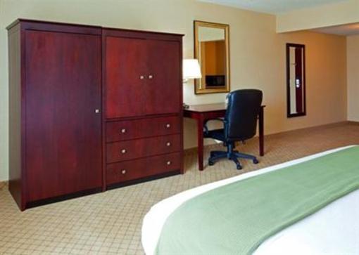 фото отеля Holiday Inn Express Hotel & Suites Concord
