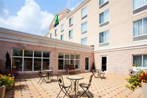 фото отеля Holiday Inn Express Hotel & Suites Concord
