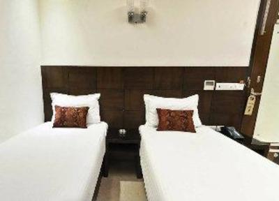 фото отеля Hotel Marble Arch New Delhi