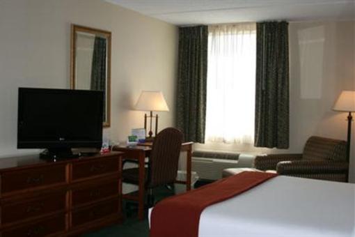 фото отеля Holiday Inn Express Madison