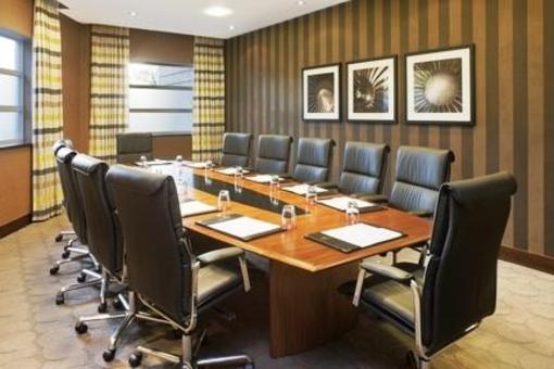 фото отеля Crowne Plaza London-Gatwick Airport