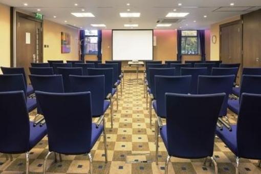 фото отеля Crowne Plaza London-Gatwick Airport