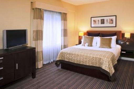 фото отеля Crowne Plaza London-Gatwick Airport