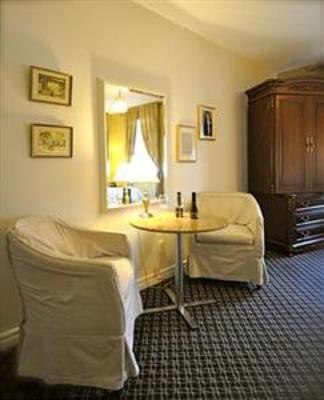 фото отеля The Oakville Inn Hotel