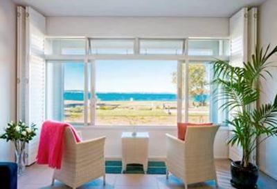 фото отеля Breakfast on the Beach Lodge