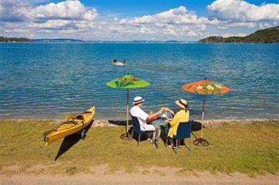 фото отеля Breakfast on the Beach Lodge