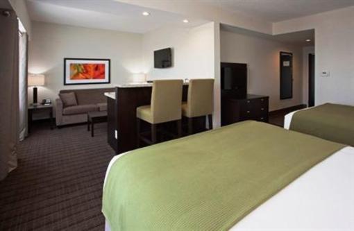 фото отеля Holiday Inn Express Hotel and Suites New Liskeard
