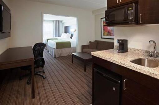 фото отеля Holiday Inn Express Hotel and Suites New Liskeard