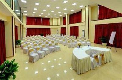 фото отеля Clarks Exotica Hotel Bangalore