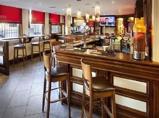 фото отеля Jurys Inn Edinburgh