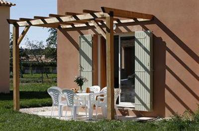 фото отеля Residence Les Rives du Lac Saint Saturnin Les Avignon