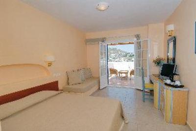 фото отеля Ornos Beach Hotel