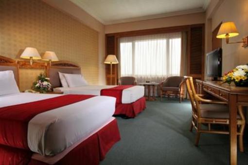 фото отеля Grand Quality Hotel