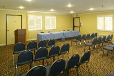 фото отеля BEST WESTERN PLUS Cotton Tree Inn