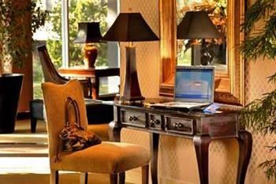 фото отеля Queen Victoria Hotel and Suites