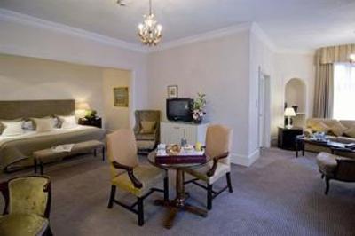 фото отеля Macdonald Berystede Hotel & Spa
