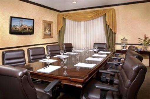 фото отеля Ayres Inn Corona East / Riverside