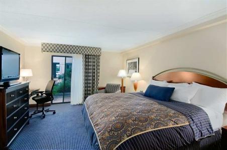 фото отеля Hilton Grand Rapids Airport