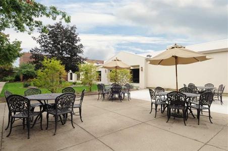 фото отеля Hilton Grand Rapids Airport