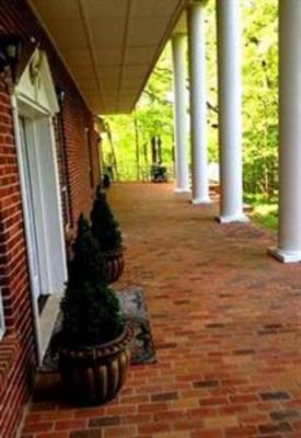 фото отеля Shiloh Chennault Bed and Breakfast