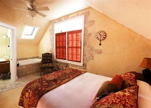 фото отеля The Red Clover Inn
