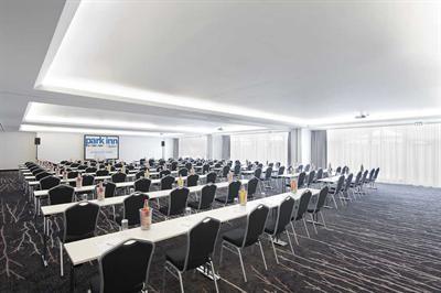 фото отеля Park Inn by Radisson Dusseldorf Kaarst