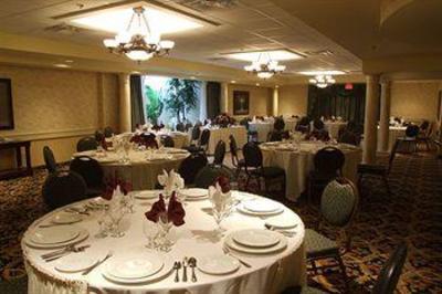 фото отеля Monte Carlo Inn Vaughan Suites