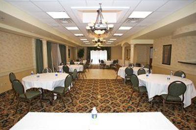 фото отеля Monte Carlo Inn Vaughan Suites