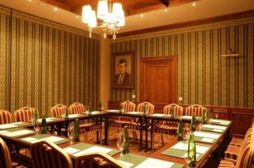 фото отеля Hotel Carlsbad Plaza