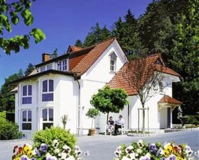 фото отеля Hotel Zum Weissen Stein Kirchen