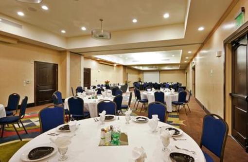фото отеля Holiday Inn & Suites Waco Northwest