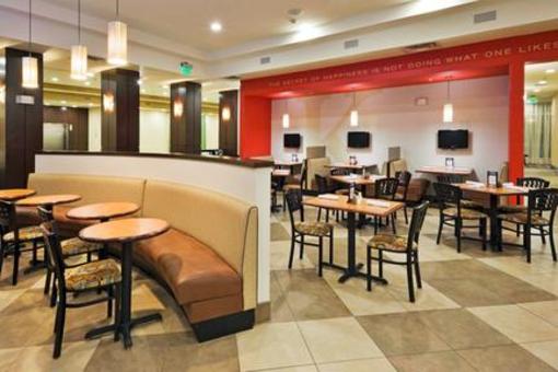 фото отеля Holiday Inn & Suites Waco Northwest