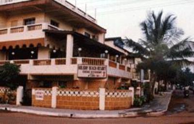 фото отеля Holiday Beach Resort Candolim