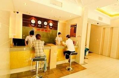 фото отеля Baisi Holiday Express Hotel Yichang Wanda Plaza