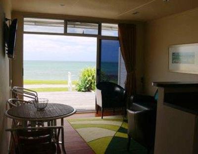 фото отеля Golden Sand Beachfront Apartments