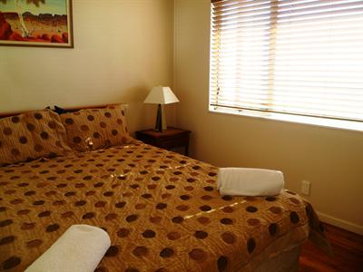 фото отеля Golden Sand Beachfront Apartments