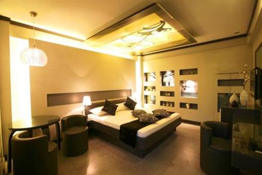 фото отеля Victoria Court Malabon