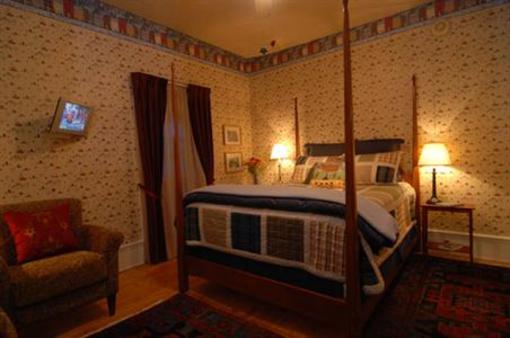 фото отеля Great Tree Inn Chautauqua