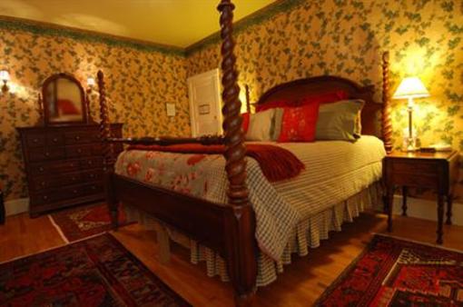 фото отеля Great Tree Inn Chautauqua
