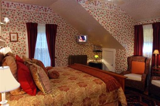 фото отеля Great Tree Inn Chautauqua