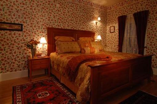 фото отеля Great Tree Inn Chautauqua