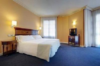 фото отеля Tryp Arenal Hotel