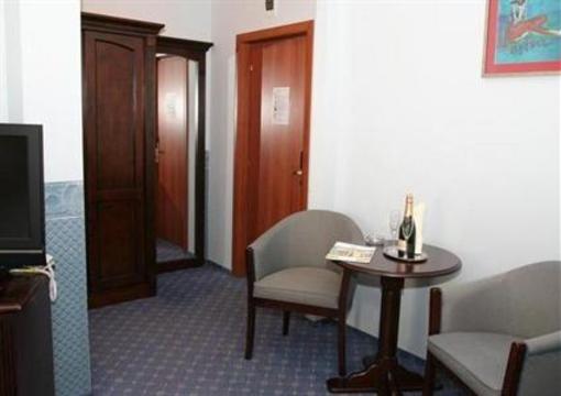фото отеля Hotel Brilliant Plaza