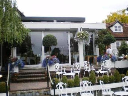 фото отеля The Waterside Inn Bray (England)