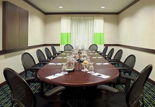 фото отеля Fairfield Inn and Suites Marriott
