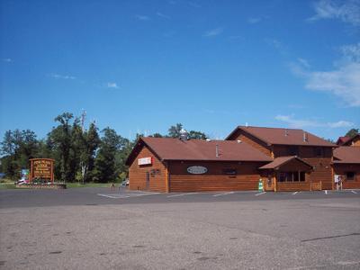 фото отеля Pine Peaks Lodge and Suites