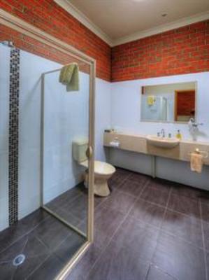 фото отеля Tanjil Motor Inn