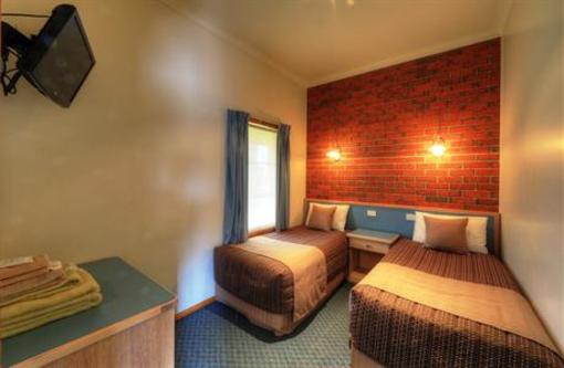 фото отеля Tanjil Motor Inn