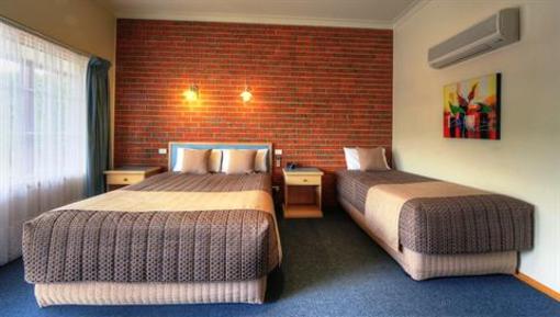 фото отеля Tanjil Motor Inn